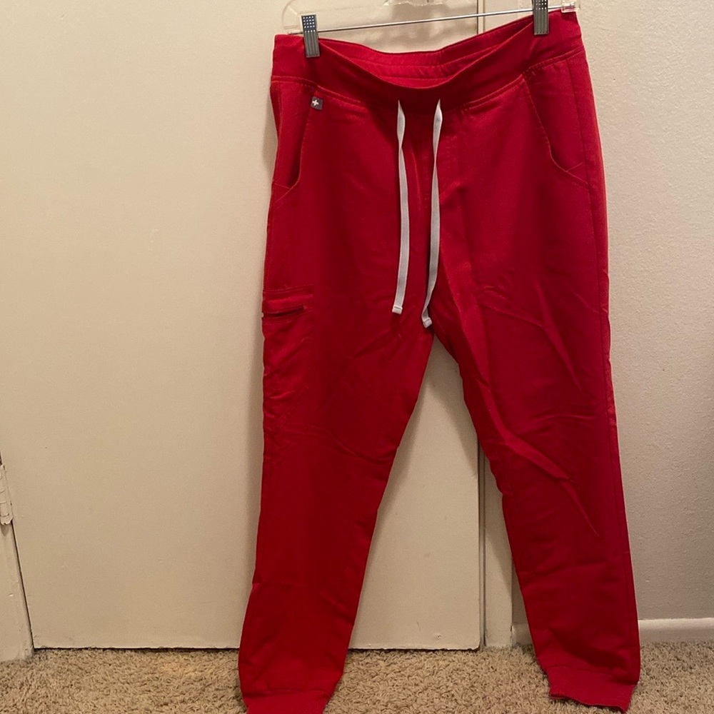 Red Figs Zamora jogger scrub pants